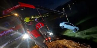 Besoffener Fahrer ohne Führerschein und unter Drogen stehend, stürzt nach einer Verfolgungsjagd mit der Polizei in Santander mit dem Auto ins Meer