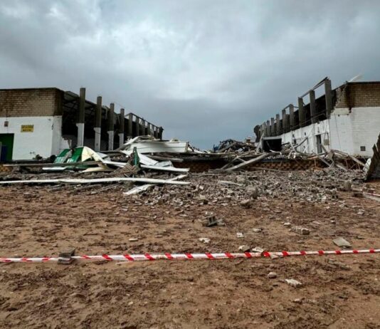"Tornado" reißt Lagerhallendach ab und tötet drei Arbeiter in Sevilla