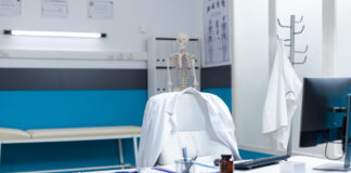 Spaniens Gesundheitszentren werden im nächsten Jahrzehnt die Hälfte ihrer Ärzte und Kinderärzte verlieren