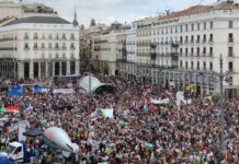 Ein Marsch von 100.000 Menschen gegen das Massaker in Palästina und für ein Ende des Waffenhandels mit Israel erobert das Zentrum Madrids