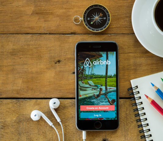 Spanien ordnet an das Airbnb mehr als 65.000 illegale Inserate von Ferienwohnungen sperren muss
