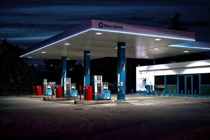 Ballenöl Spanien Mehr als hundert Autofahrer in der Provinz Valencia haben an einer Tankstelle in Alaquàs Benzin getankt, das mit Wasser vermischt war