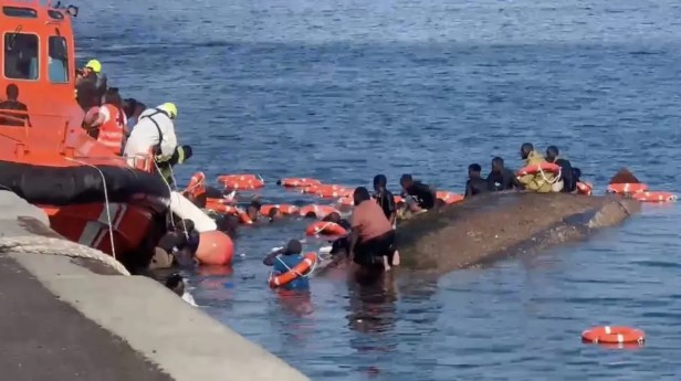 Tragödie auf El Hierro: Mindestens fünf Tote und ein Vermisstes Baby, nachdem ein Cayuco im Hafen von La Restinga gekentert ist
