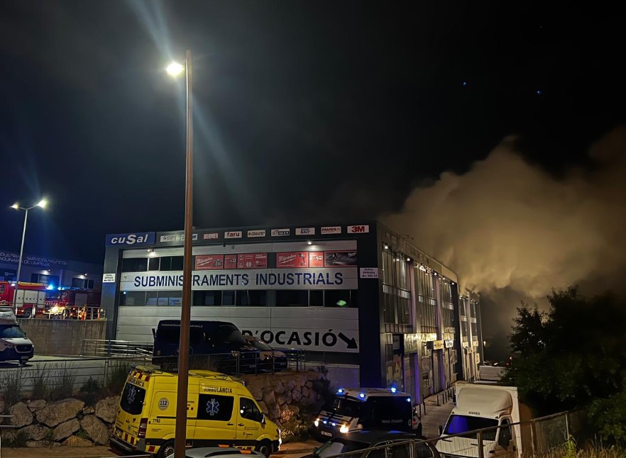 Fünf Gemeinden in Katalonien wegen eines Brandes in einer Chlorfabrik gesperrt