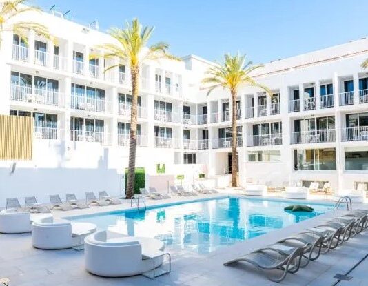 Eine Touristin stirbt in ihrem Hotelzimmer auf Ibiza: Sie ist das zweite britische Opfer innerhalb von nur drei Tagen