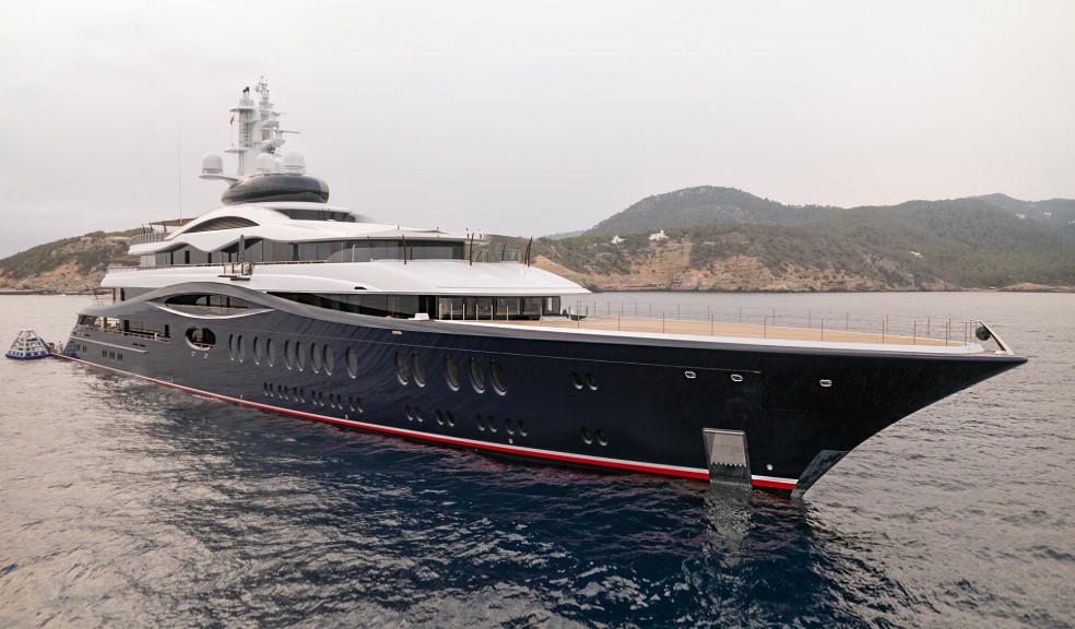 Die Hochzeit von Jeff Bezos in Venedig hat eine noch nie dagewesene Kulisse auf Mallorca hinterlassen: eine Parade von Luxus-Superyachten