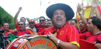 Der berühmte Fan der spanischen Fußballnationalmannschaft "Manolo el del Bombo" stirbt im Alter von 76 Jahren