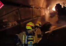 Der Fahrer eines Lastwagens mit brennbarem Material stirbt, als dieser sich im Tunnel von Pilar de la Horadada überschlägt und Feuer fängt