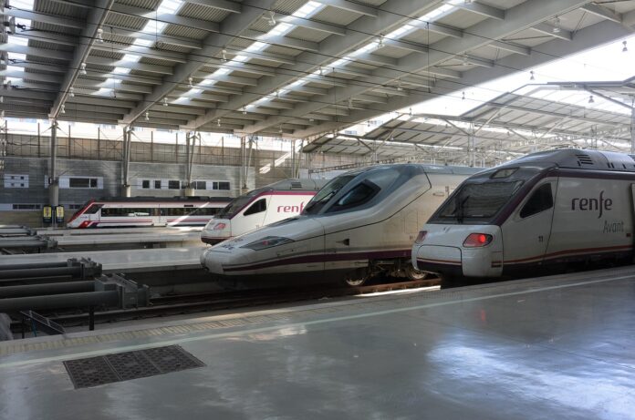 Eine Panne in den Renfe-Werkstätten von Can Tunis in Barcelona führt auf mehreren AVE-Linien zu Verspätungen von mehr als drei Stunden