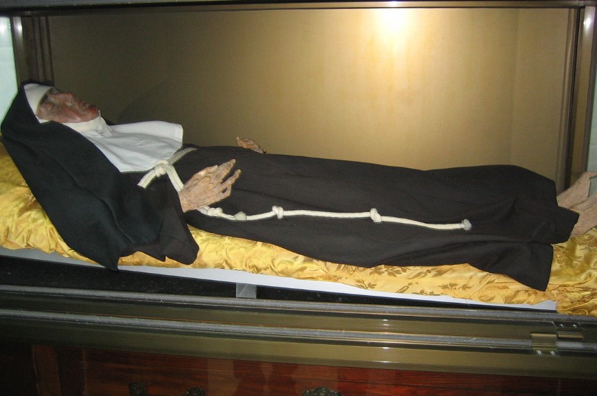 Die Geschichte von Schwester Úrsula, der Nonne, deren unverwestlicher Körper mehr als 300 Jahre nach ihrem Tod in einem Kloster in Alicante aufbewahrt wird