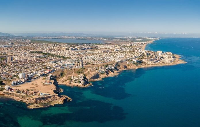 Torrevieja Spanien Torrevieja verdoppelt die Belegschaft und verdreifacht die Ressourcen für die Vorbereitung seiner Parks und Gärten