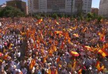 Feijóo fordert Neuwahlen: Zehntausende Spanier protestieren in Madrid gegen Sánchez