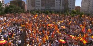 Feijóo fordert Neuwahlen: Zehntausende Spanier protestieren in Madrid gegen Sánchez