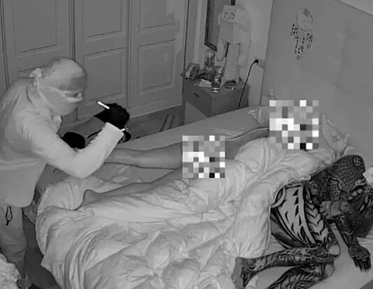 Albtraum in Marbella: Einbrecher beobachtet schlafende Frau 32 Minuten lang