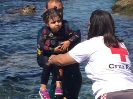 Dramatische Rettung in Ceuta: Über 50 Kinder schwimmen von Marokko nach Spanien