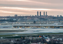 Vorfall am Flughafen Madrid-Barajas: Unbekannte Person erzwingt Notmanöver und sorgt für Flugchaos