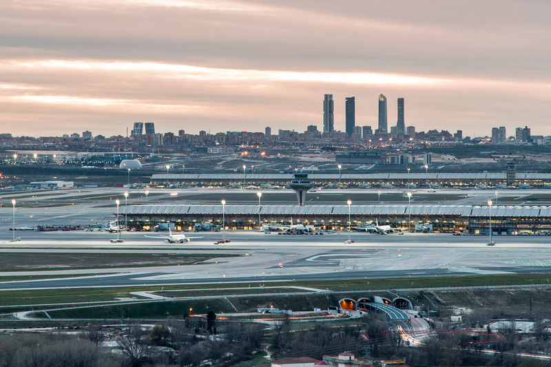 Madrid-Barajas Flughafen Vorfall am Flughafen Madrid-Barajas: Unbekannte Person erzwingt Notmanöver und sorgt für Flugchaos