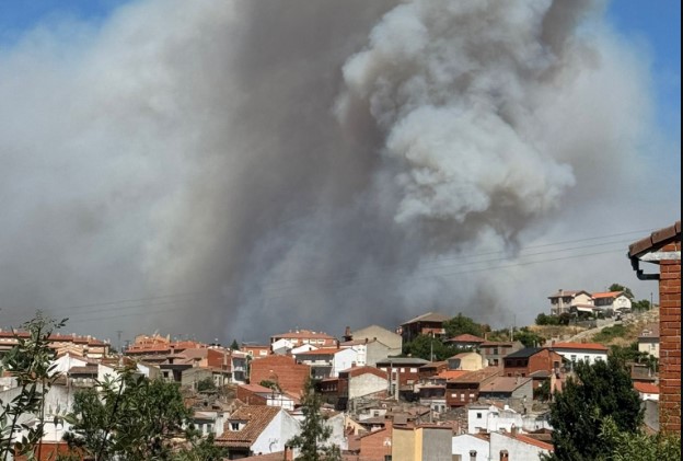 Feuerinferno in Spanien: Ibi, Badajoz und Navaluenga brennen