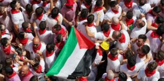Sanfermines 2025: „Stoppt den Völkermord“ erschallt in Pamplona – Solidarität für Palästina überschattet Festbeginn