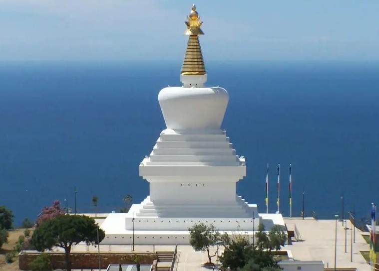 Benalmádena: Wo Andalusien auf Asien trifft – Der größte buddhistische Tempel Europas