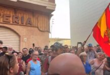 Hundert Einwohner (keine Nazis wie deutsche Hetzmedien berichten) versammelten sich gegen Einwanderung in Torre Pacheco