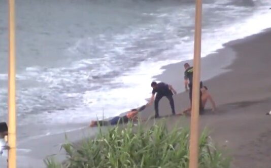 Dramatische Nacht in Ceuta: Hunderte Migranten versuchen schwimmend die Grenze nach Spanien zu überwinden