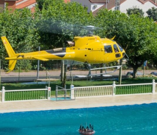 Löschhubschrauber im Anflug: Warum Sie in Andalusien sofort Ihren Pool verlassen sollten
