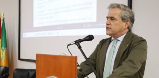 Der nächste bitte: Minister von Extremadura tritt nach Anschuldigungen wegen gefälschten Lebenslaufs zurück