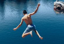 Spanische Küstenstadt kämpft gegen riskanten Trend des Klippenspringens