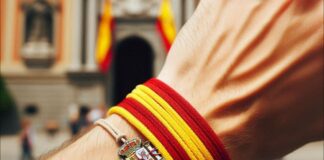 Dieses Armband macht dich jetzt offiziell zum Nazi! CCOO stuft Spanien-Flagge am Handgelenk als "rechtsextrem" ein